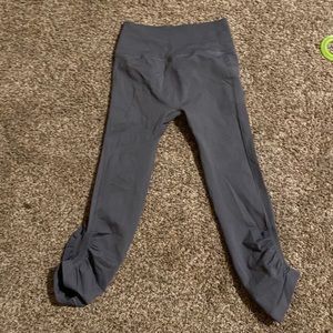 grey lulu capris leggings